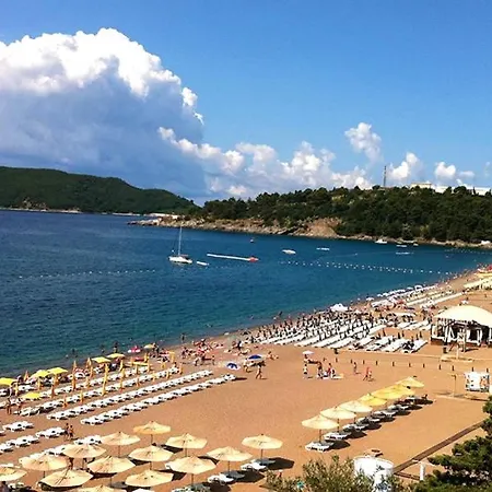 Apartment Seaside Serenity Beautiful In Becici, *